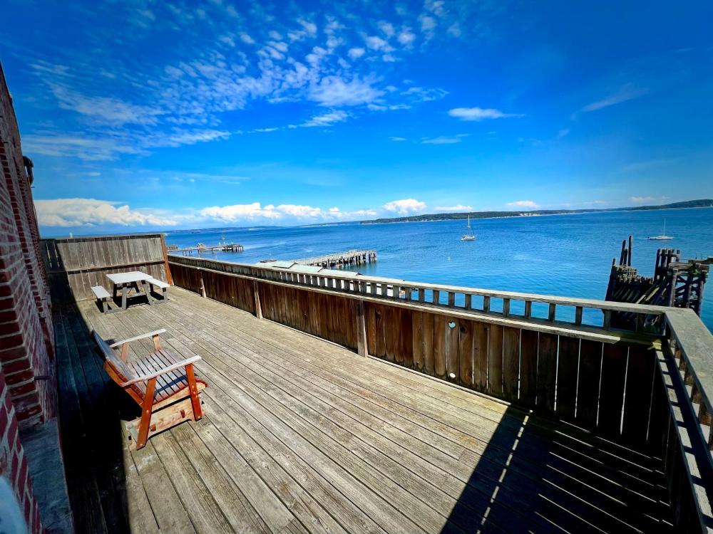Suite #15 Ocean View Private Deck - Pet Friendly interior